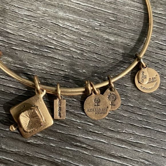 Alex and Ani ‘14 Graduation Cap - Picture 6 of 7